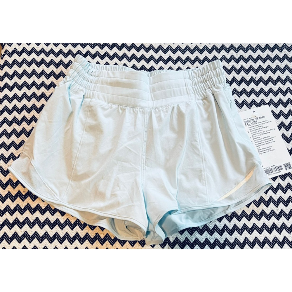 NEW Lululemon Hotty Hot HR Short 2.5” Size 4 Powder Blue PWBE